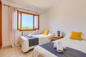 Iron/ironing board, free WiFi, bed sheets - Villa Garcia by Villa Plus (Mallorca)