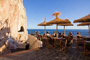 Outdoor dining - Villa Maria Del Mar by Villa Plus (Cala en Porter)