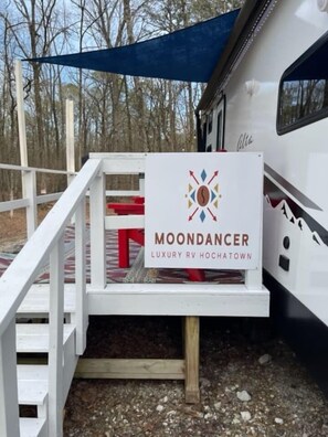 Exterior detail - Moon Dancer at SOHO Park (Broken Bow)