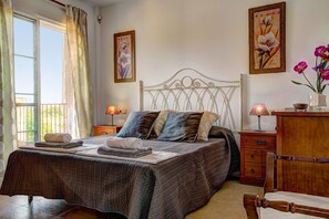 Iron/ironing board, free WiFi, bed sheets - Villa Reyes by Villa Plus (Nerja)