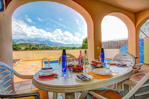Outdoor dining - Villa Reyes by Villa Plus (Nerja)