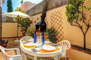 Outdoor dining - Villa Reyes by Villa Plus (Nerja)