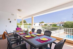 Outdoor dining - Villa Santo Grande by Villa Plus (Sant Tomas)