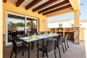 Outdoor dining - Villa Urano by Villa Plus (Cap d'Artrutx)