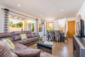 TV, ping pong - Villa Urano by Villa Plus (Cap d'Artrutx)