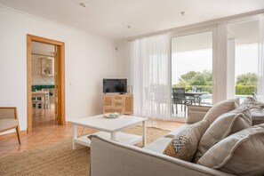 TV, ping pong - Villa Pepe by Villa Plus (Es Mercadal)