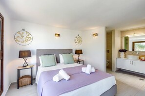 4 bedrooms, iron/ironing board, free WiFi, bed sheets - Villa Kostas Maria by Villa Plus (Episkopi)