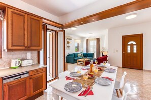 Interior - Villa Kostas Maria by Villa Plus (Episkopi)