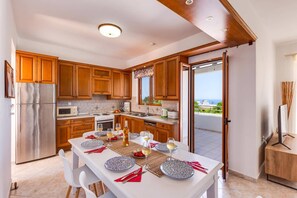 Microwave, dishwasher, coffee/tea maker - Villa Kostas Maria by Villa Plus (Episkopi)