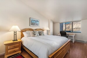 3 bedrooms, desk, travel cot, free WiFi - Gondola & Nottingham Park & Lake - Beautiful Penthouse w/ Beaver Creek Views! (Avon)
