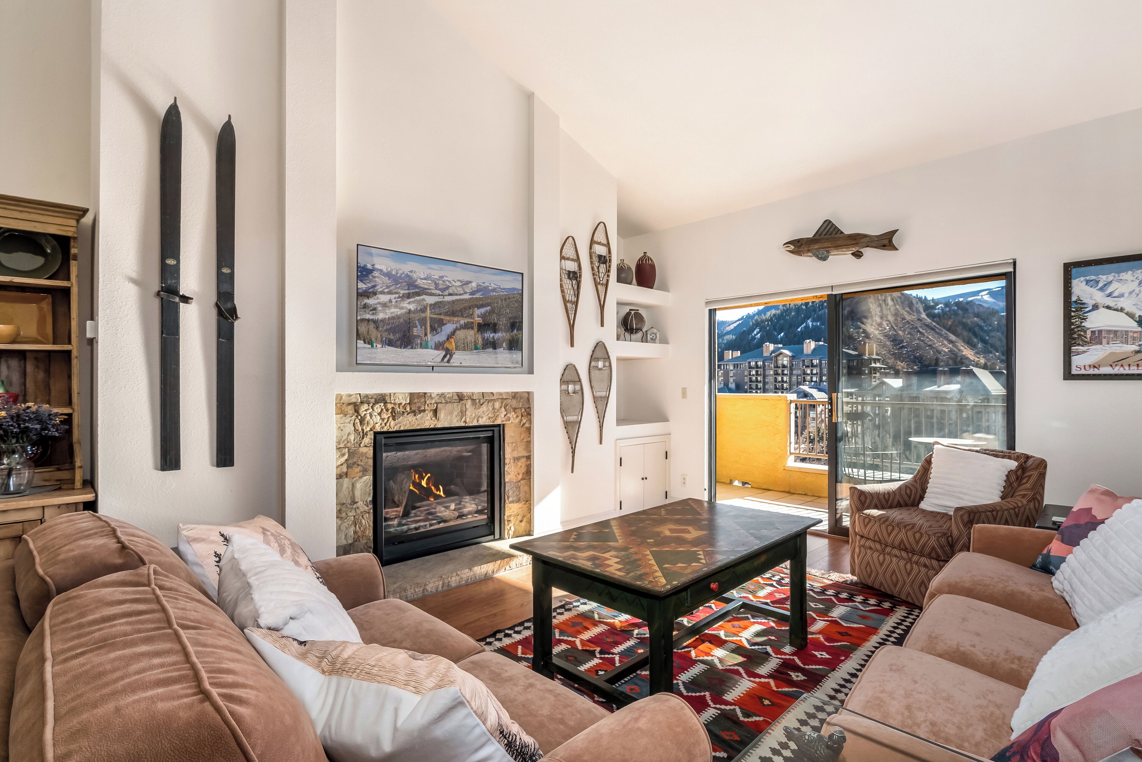 Télévision, cheminée