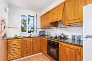 Private kitchen - Villa Jero by Villa Plus (Cap d'Artrutx)