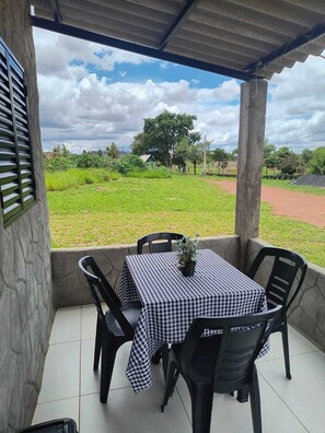 Outdoor dining - Private chalet for up to 3 people with air conditioning. (Ribeirão Preto)
