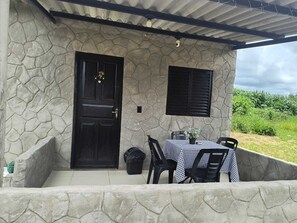 Outdoor dining - Private chalet for up to 3 people with air conditioning. (Ribeirão Preto)