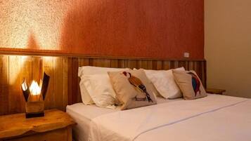 Premium Triple Room, Mountain View | Free WiFi, bed sheets