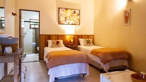 Premium Triple Room, Mountain View | WiFi (free), bed sheets - Pousada das Cavernas (Iporanga)