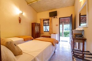 Premium-Dreibettzimmer, Bergblick | Kostenloses WLAN, Bettwäsche