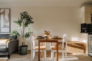 Interior - Elegant Tower Bridge Studio with Sun Terrace (London)