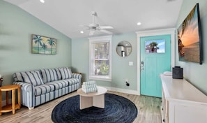 TV, offices - Heated Pool! ~New!~Steps to the Beach! Lime Fish (Holmes Beach)