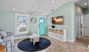 TV, offices - Heated Pool! ~New!~Steps to the Beach! Lime Fish (Holmes Beach)