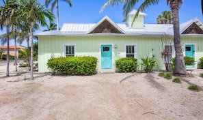 Exterior - Heated Pool! ~New!~Steps to the Beach! Lime Fish (Holmes Beach)