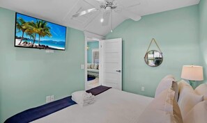 1 bedroom, iron/ironing board, WiFi, bed sheets - Best Location! Heated Pool~Steps to Beach/Shops! (Holmes Beach)