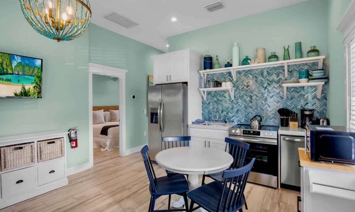 雪櫃、微波爐、焗爐、爐具