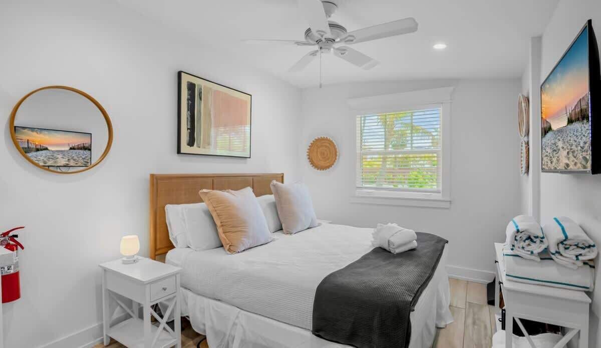 Iron/ironing board, WiFi, bed sheets