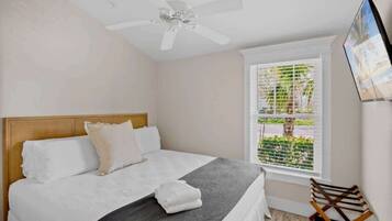 Fer et planche Ă repasser, lit parapluie, Wi-Fi, draps fournis