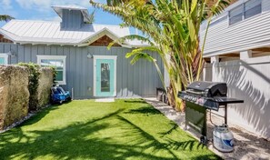 Property grounds - New! Heated Pool~Steps to the Beach/Shops~Starfish (Holmes Beach)