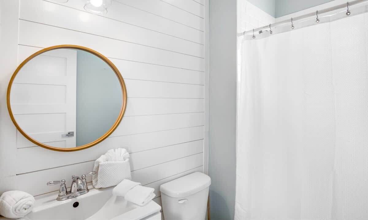 Shower, hair dryer, towels, shampoo