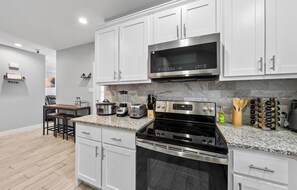 Private kitchen - Luxury Remodeled 3 Bed/2 Bath Home with Patio Deck (Mansfield)