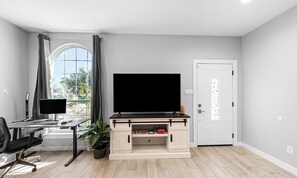 Interior - Luxury Remodeled 3 Bed/2 Bath Home with Patio Deck (Mansfield)