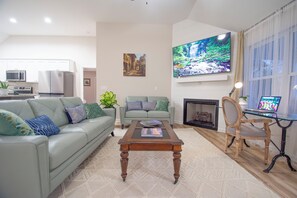 Smart TV, fireplace, books - Hope on the Enoree River w/Chef's Kitchen (Woodruff)