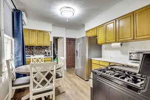 Fridge, microwave, coffee/tea maker, cookware/dishes/utensils - Pet-Friendly Lodi Apt By Public Transit & MetLife! (Lodi)
