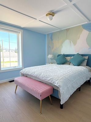3 bedrooms, WiFi, bed sheets - Retro 3BR Downtown + PacMan (Rossland)