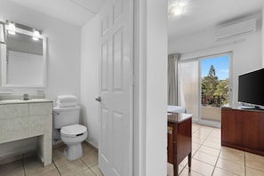 Junior Single Room, Balcony, City View | Bathroom | Shower, hair dryer, towels, soap - Mansion Orozco By Monxybnb (Puerto Vallarta)