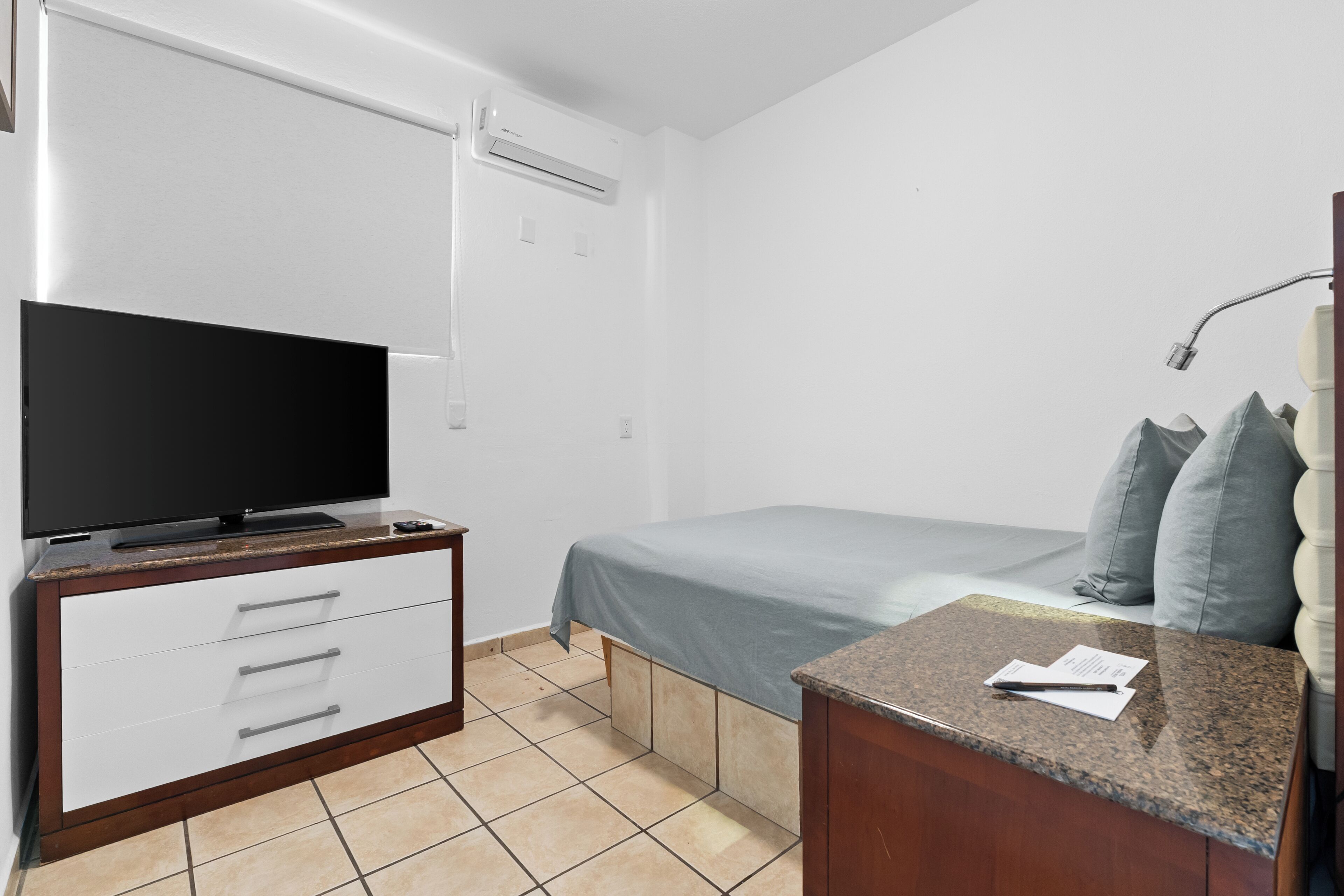 Basic Single Room, 1 Bedroom, City View | Desk, laptop workspace, free WiFi