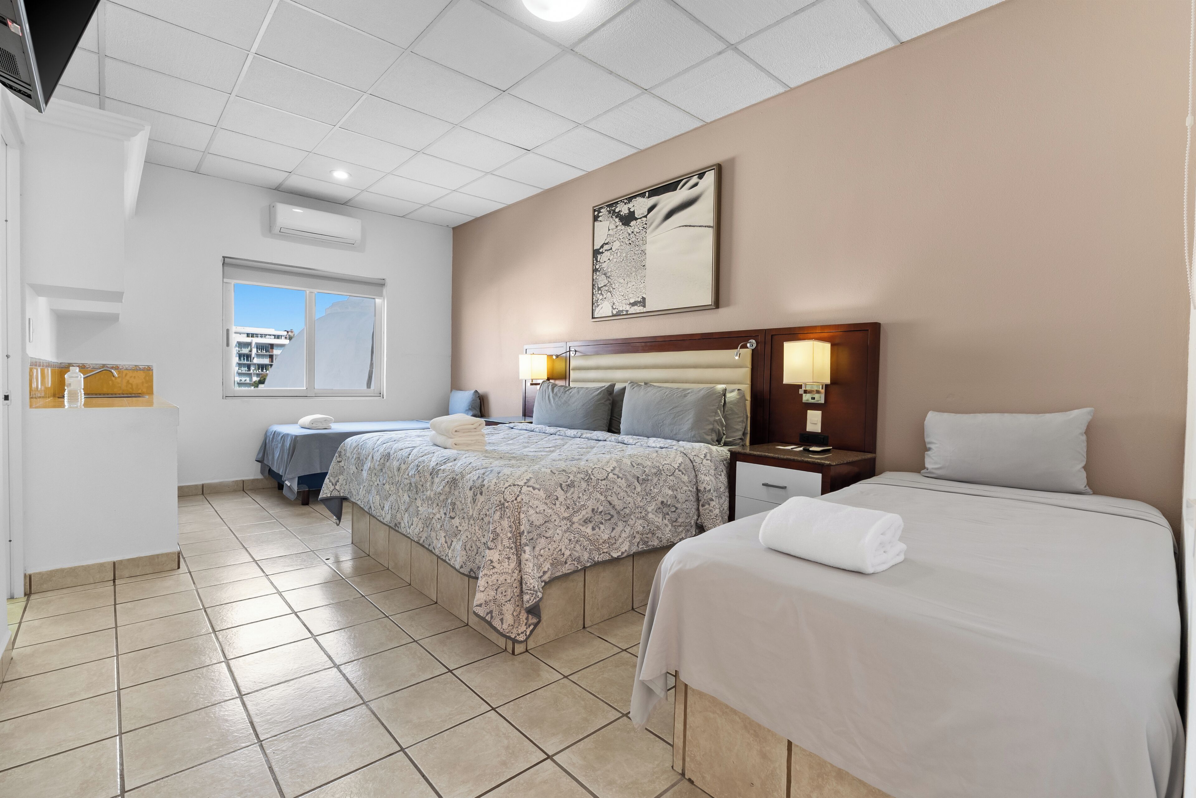 Luxury Triple Room, City View | Desk, laptop workspace, free WiFi