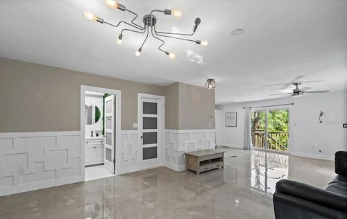 Stand alone 2-bedroom apartment in beautiful Seminole