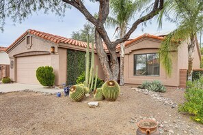 Exterior - Golfer’s Oasis! Home 4 Mi to Catalina State Park (Tucson)