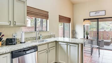 Coffee/tea maker, fridge, microwave, stovetop