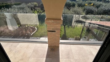 Camera Deluxe con letto matrimoniale o 2 letti singoli, balcone, vista giardino | Vista balcone