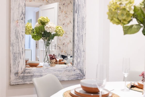 Dining - Garden 2 Bedroom Flat in Notting Hill (Greater London)