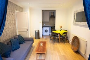 TV - Garden 2 Bedroom Flat in Notting Hill (Greater London)