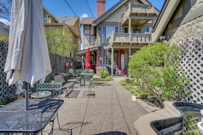 Outdoor dining - 2 Mi to Dtwn Minneapolis: Lowry Hill Apt w/ Patio (Minneapolis)
