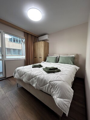 1 bedroom, iron/ironing board, WiFi, bed sheets - Stylish Central Apartment with Parking Option by ApartMAX (Varna)