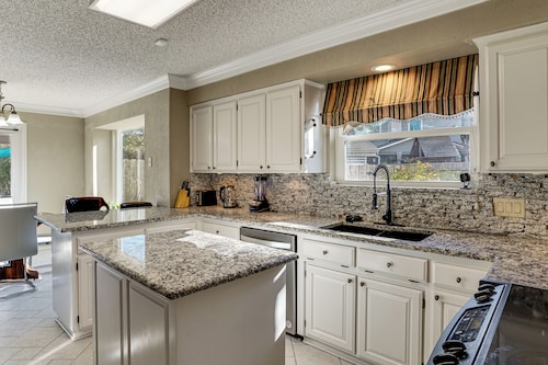 Private Yard & Pool: 3,200-Sq-Ft Gem in Fort Worth