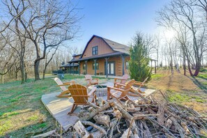 Terrace/patio - Fish, Raft & Relax! Spacious Sulphur Springs Home (Sulphur Springs)