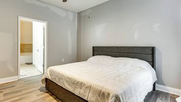 2 bedrooms, iron/ironing board, internet, bed sheets